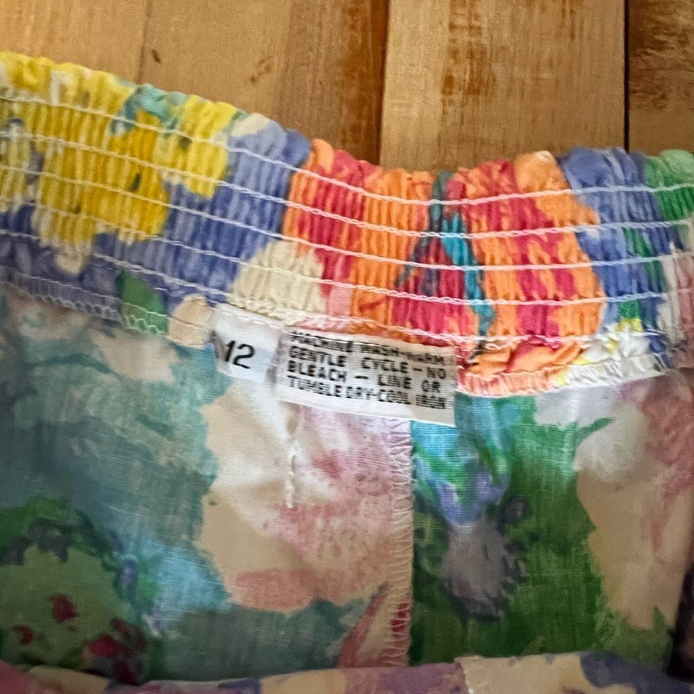 Vintage Floral Multicolor shorts, size ladies 12. - Picture 3 of 3